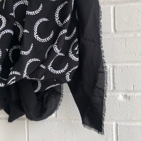 NWT Wildfox Laurel Garden Scarf - Picture 4 of 6